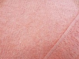シャーリングタオル　濃ピンク。 普通のタオルのループをカット ふわふわして肌ざわりいいです。