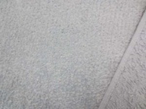 シャーリングタオル　グレイ 普通のタオルのループをカット ふわふわして肌ざわりいいです。