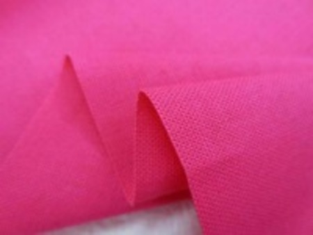 ローズ はっきりしたあざやかな濃いピンク 綿麻キャンバス　 名前はキャンバスですが、そんなに 厚くなくて、使いやすい厚さです。